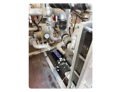 מחליף חום עם יחידת HydroFLOW מותקנת